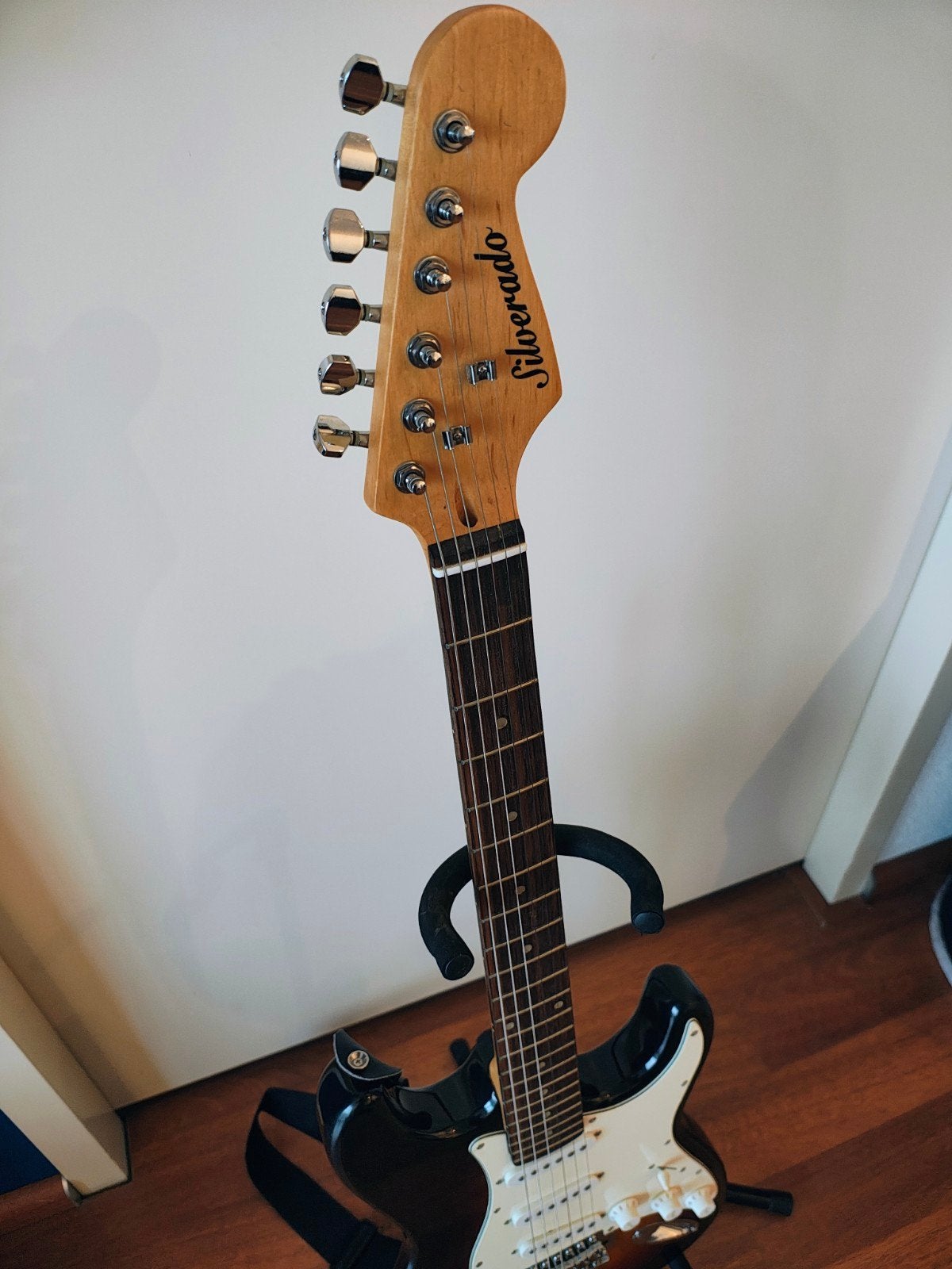 Foto 4 van Silverado elektrische gitaar met versterker, standaard & tas