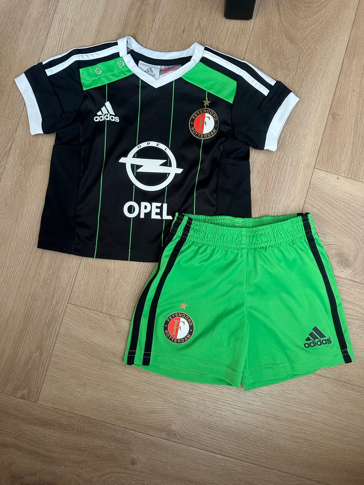 Feyenoord baby tenue - shirtje en broekje (maat 6-9 maanden), Ophalen of Verzenden, Gebruikt, Jongetje of Meisje