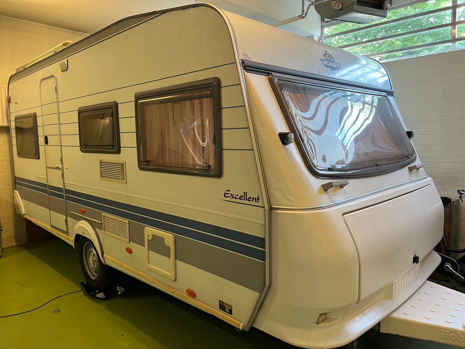 Hobby Excellent 470 bj 1999 met mover en walker voortent, Caravans en Kamperen, Rondzit, Hobby, Dwarsbed, Particulier