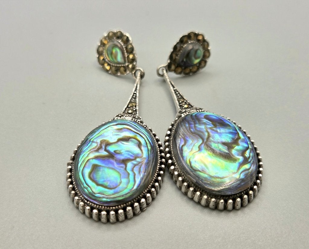 Zilveren oorbellen marcasietjes en abalone schelp. 2026/733
