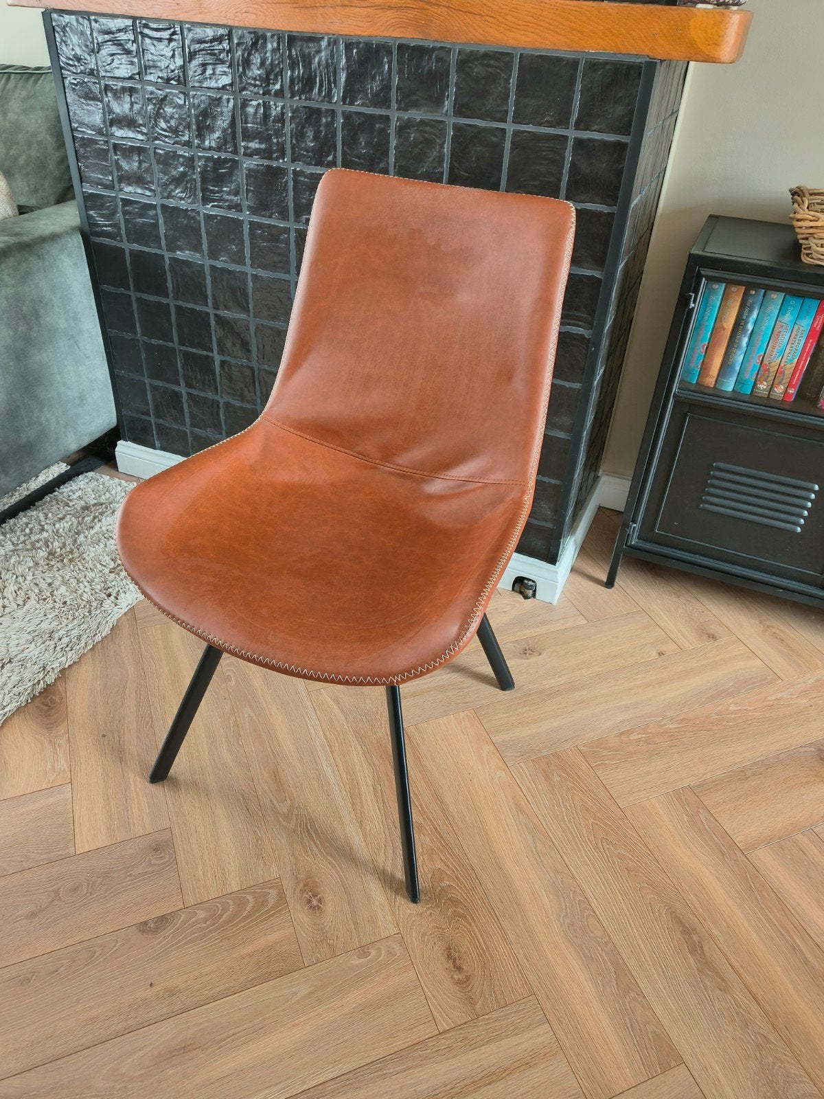 Moderne eetkamerstoel cognac met zwart metalen poten, Ophalen, Zo goed als nieuw, Eén, Leer
