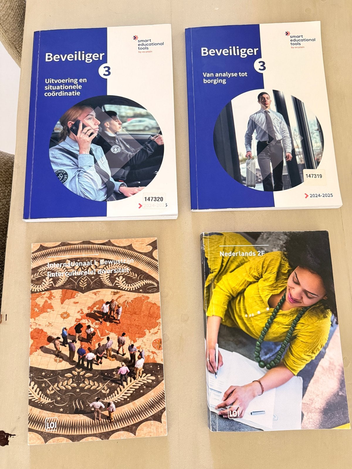 MBO 3 Beveiliger boeken en Nederlands 2F, Ophalen of Verzenden, Zo goed als nieuw, Overige niveaus, Nederlands