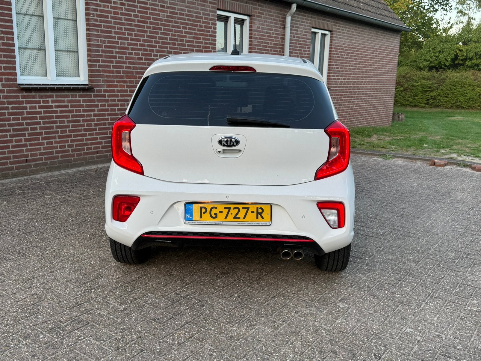 Foto 6 van Kia Picanto gt line 1.2 Cvvt 84pk 5-zits 2017 Wit