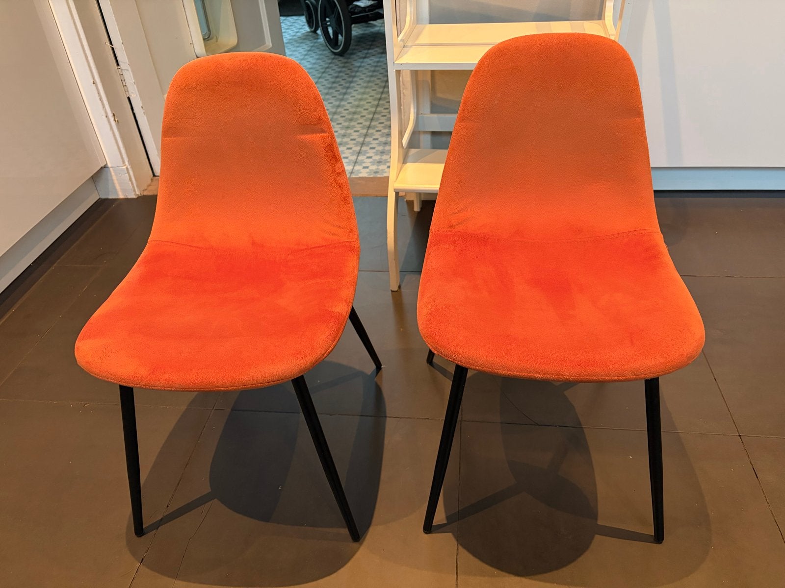 Twee oranje kinderstoeltjes, Ophalen, Gebruikt, Minder dan 50 cm