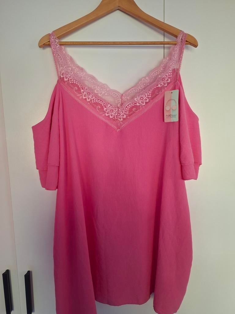 Apart roze kanten top met open schouders 42-50, Kleding | Dames, Grote Maten, Ophalen of Verzenden, Zo goed als nieuw, Roze, Shirt of Top