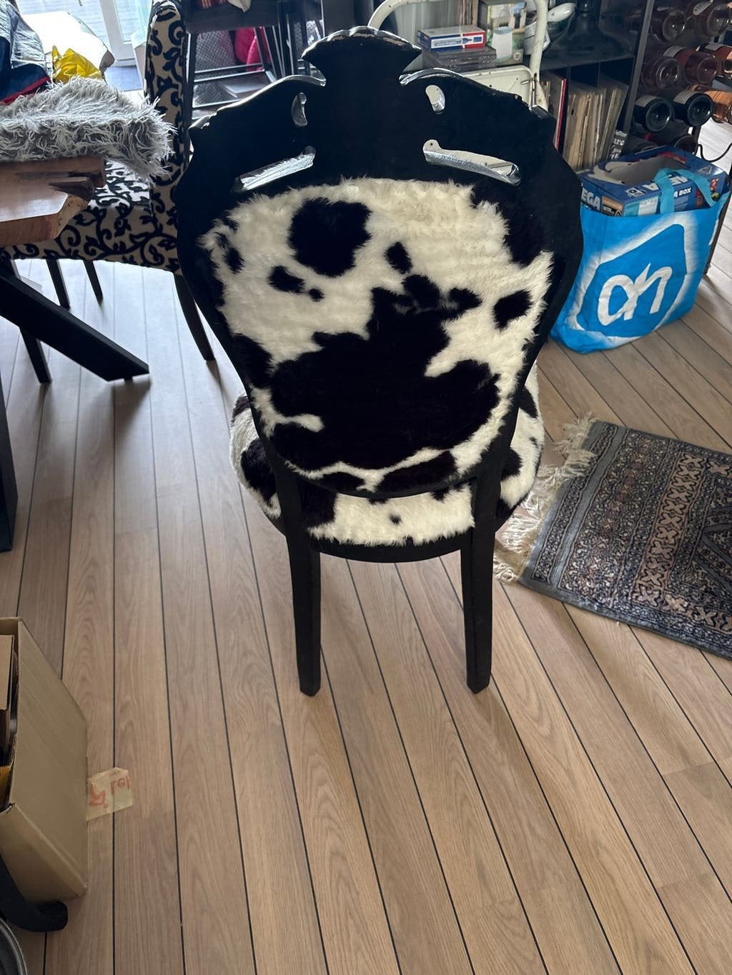 Barok stoel met koeienprint bekleding, Ophalen