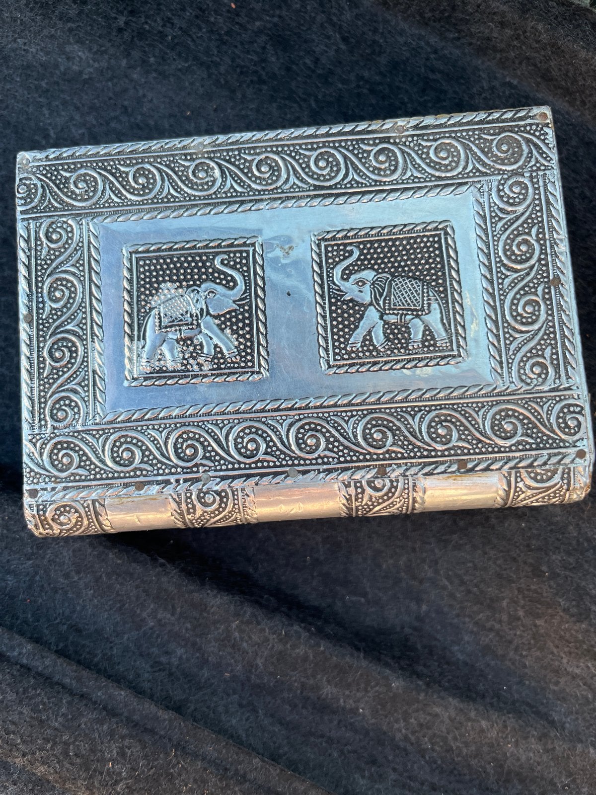 Decoratieve metalen doos met olifanten reliëf, Ophalen of Verzenden