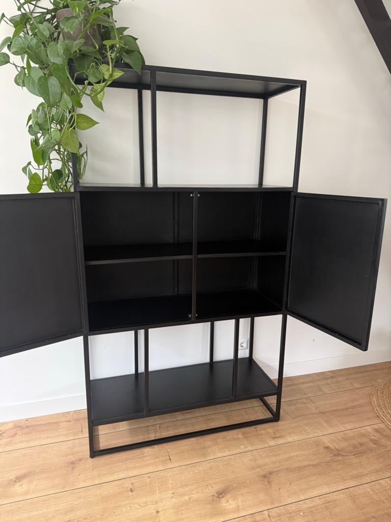 Mat zwarte vitrinekast Giga Meubel (105x40x180,5 cm), Huis en Inrichting, Kasten | Vitrinekasten, Ophalen, Gebruikt, 100 tot 150 cm