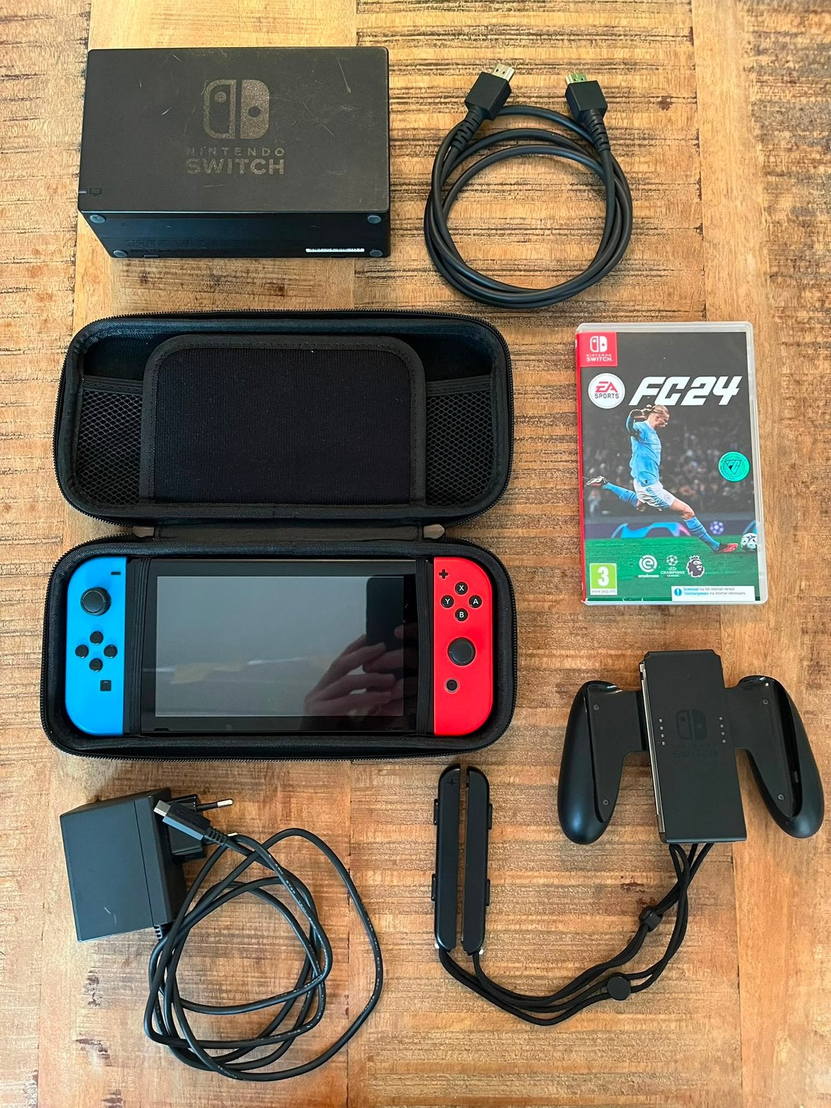 Nintendo Switch V1: Complete set + FIFA 24 + Micro SD 128GB, Ophalen, Zo goed als nieuw, Met 2 controllers, Switch Original