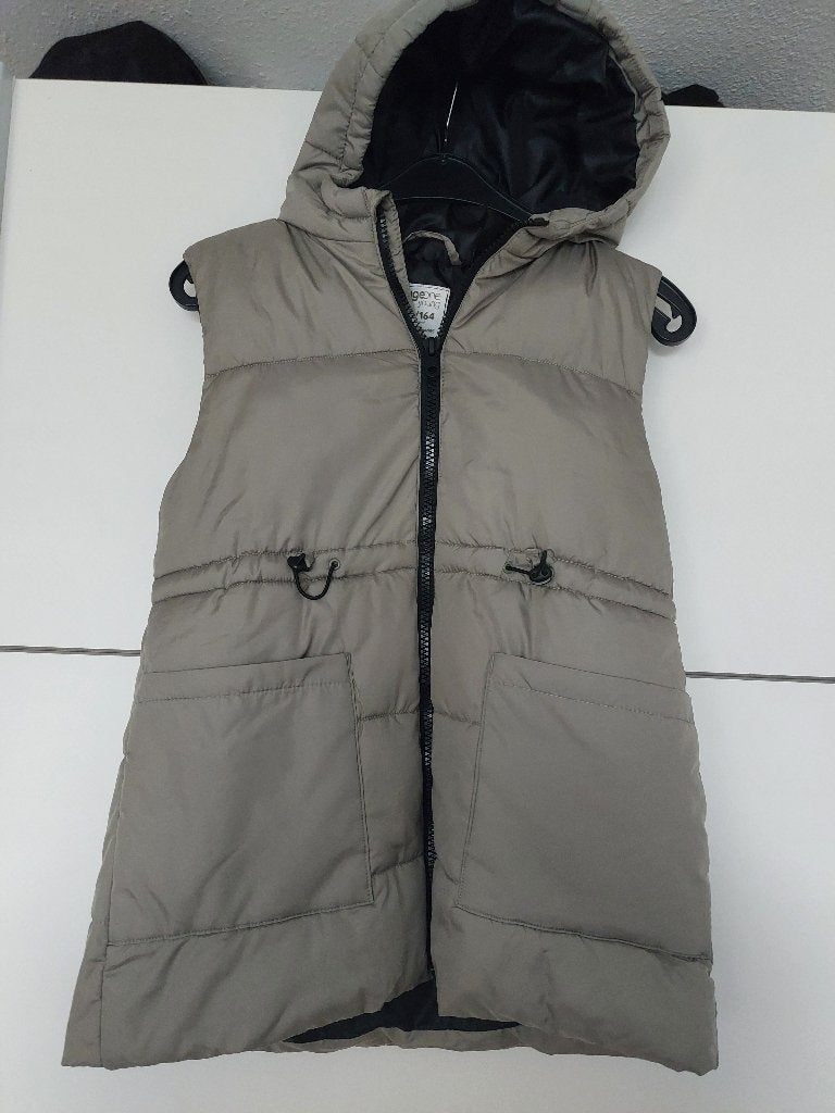 Bodywarmer maat 158 - 164, Kinderen en Baby's, Kinderkleding | Maat 158, Overige typen, Meisje, Ophalen of Verzenden, Zo goed als nieuw