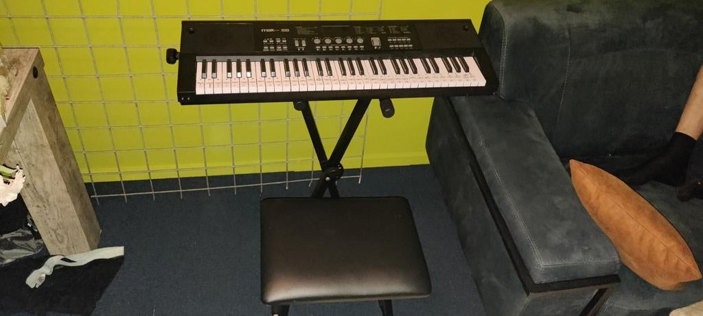 MAX KB15 elektronische piano keyboard, 61 toetsen, Zo goed als nieuw, Met standaard, Ophalen