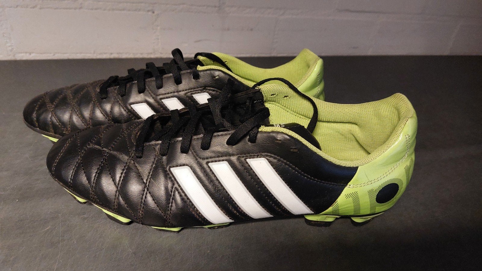 Adidas voetbalschoenen, Maat XS of kleiner, Ophalen of Verzenden, Zo goed als nieuw, Schoenen