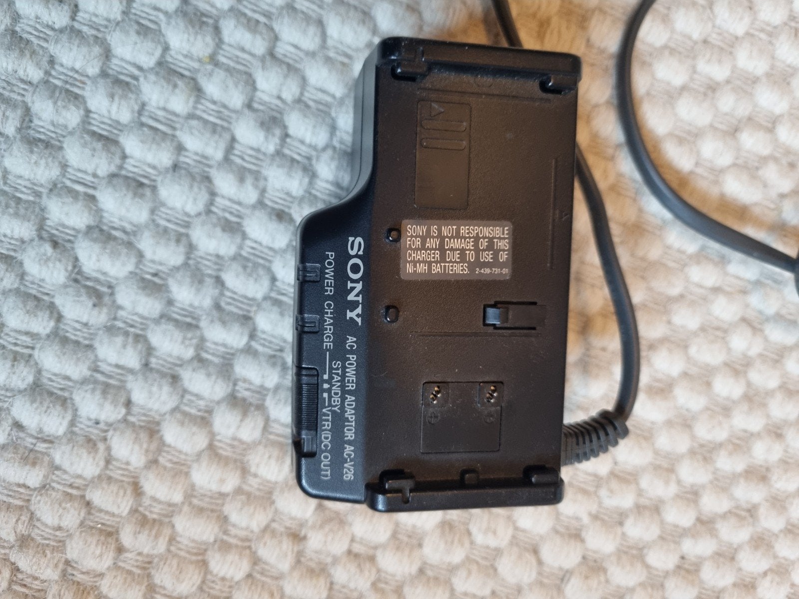 Sony AC Power Adapter AC-V26 voor grote accu's, Ophalen of Verzenden, Gebruikt