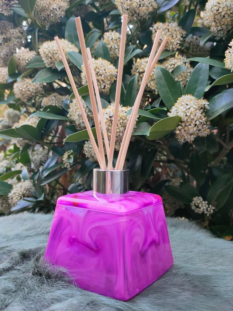 Luxe Roze Geurdiffuser met Stokjes - Sfeervol & Decoratief, Minder dan 50 cm, Modern, Decoratief, Sfeervol, Vierkant, Minder dan 50 cm