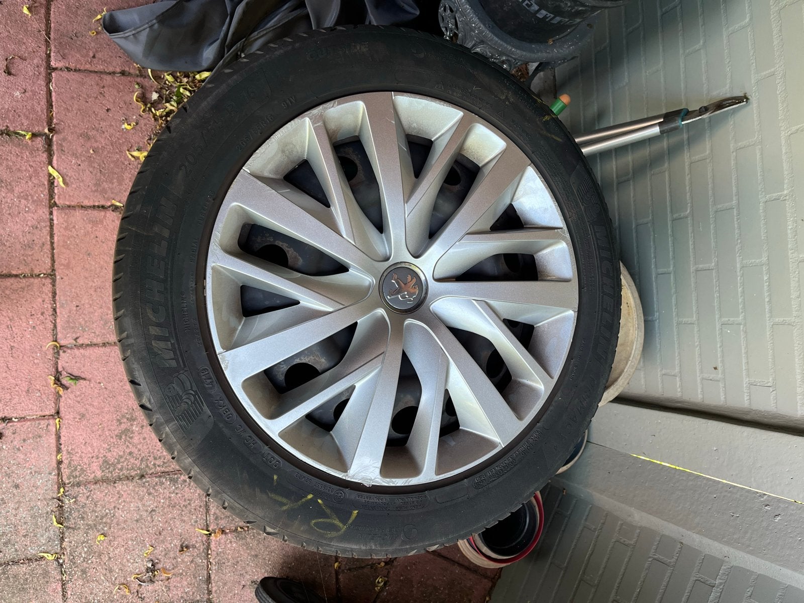 Peugot wielen met banden en wielbouten GRATIS, Ophalen, Gebruikt