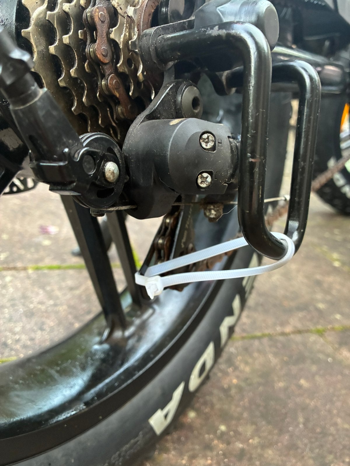Foto 9 van Gebruikte OUXI  V8 3.0 Fatbike - Zwart - Hydraulische Remmen
