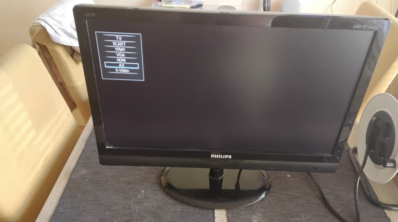 Philips 22 inch LED TV met afstandsbediening, Ophalen