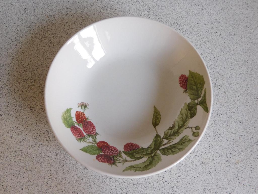 Diep Bord 19 cm. Framboos Bosvruchten Wedgwood Marjolein Bas, Ophalen of Verzenden, Zo goed als nieuw, Bord(en), Wedgwood