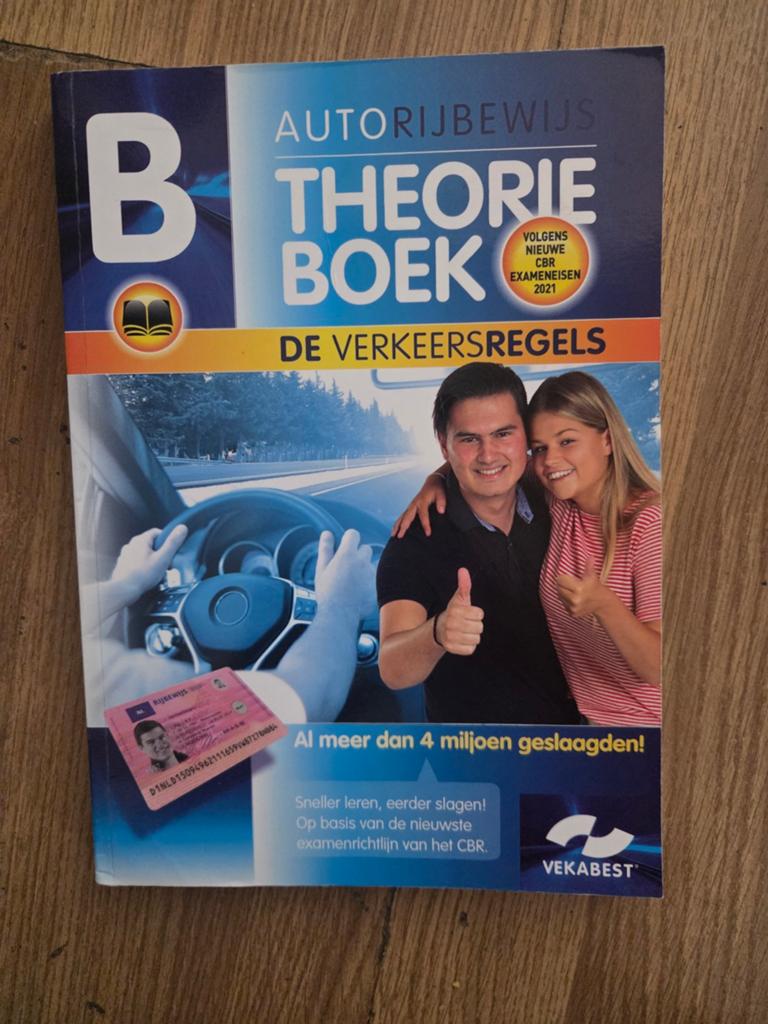 Autorijbewijs B Theorieboek CBR Examen 2021 - VekaBest, Boeken, Ophalen, Zo goed als nieuw, Overige niveaus, VekaBest