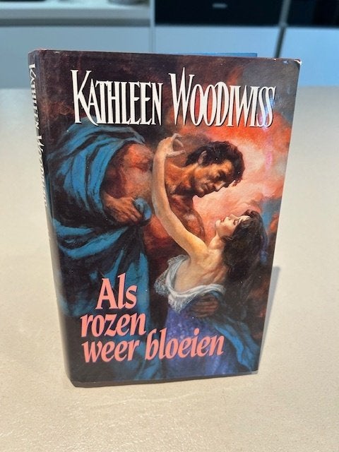 Als rozen weer bloeien - Kathleen Woodiwiss, Ophalen of Verzenden, Zo goed als nieuw, Amerika