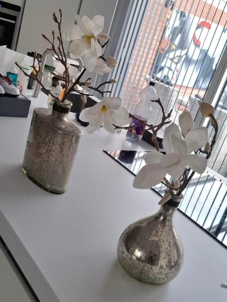 Vazen met kwaliteits kunstbloemen, Ophalen, Zo goed als nieuw, Meerkleurig, Glas