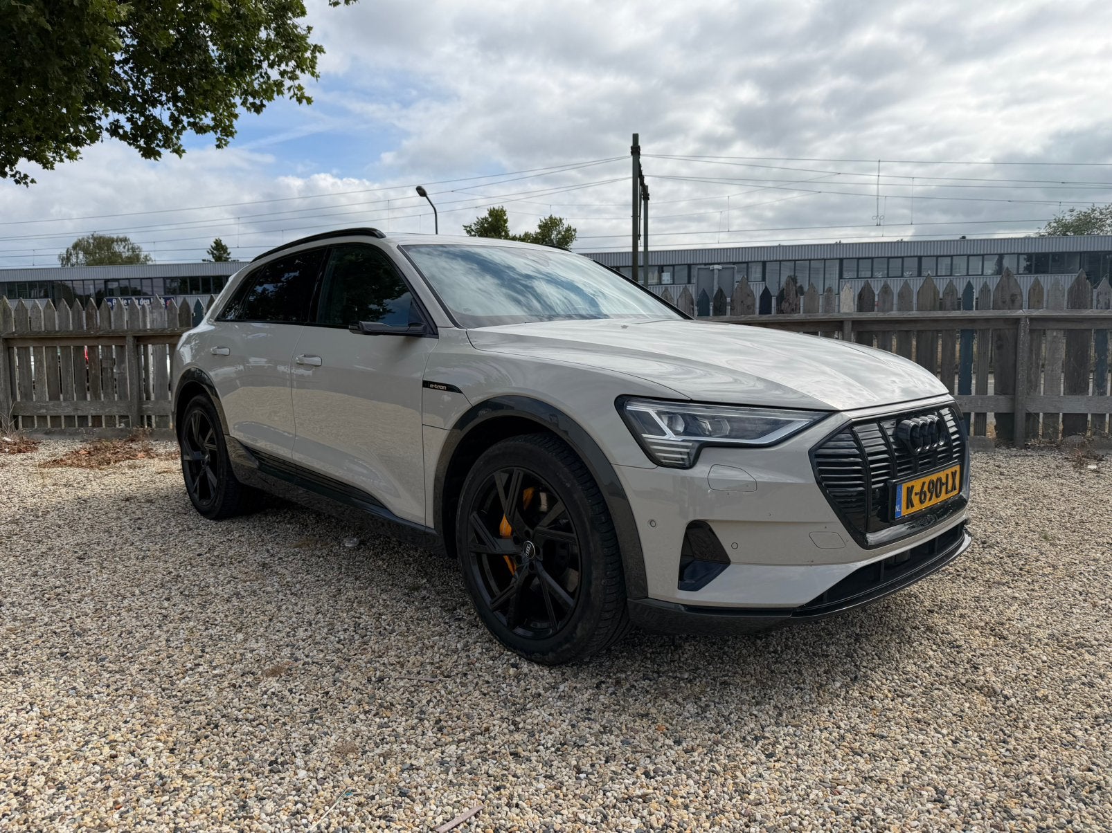 Audi e-tron 55 Quattro Full Option + volledige keuring, Automaat, 131 €/maand, 1800 kg, Zwart