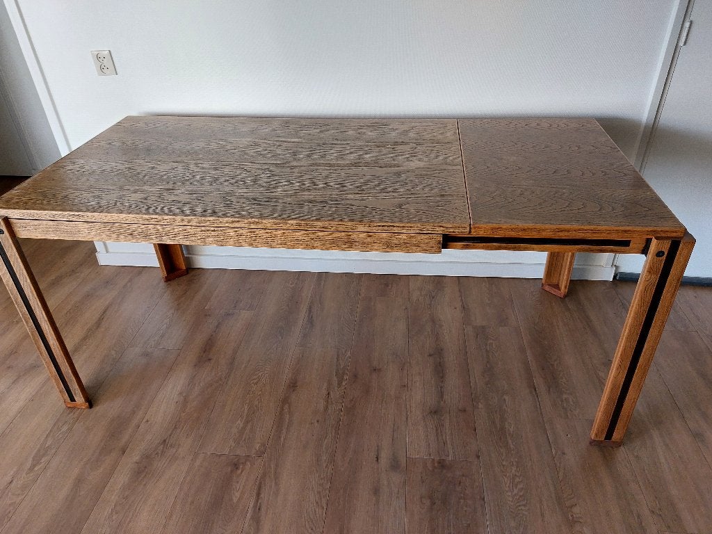 Foto 2 van Eettafel uitschuifbaar.  Kleur eiken