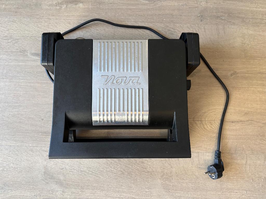 Nova Grill - Contactgrill - Tosti, Panini, Wafel apparaat, Ophalen, Uitneembare platen, Gebruikt