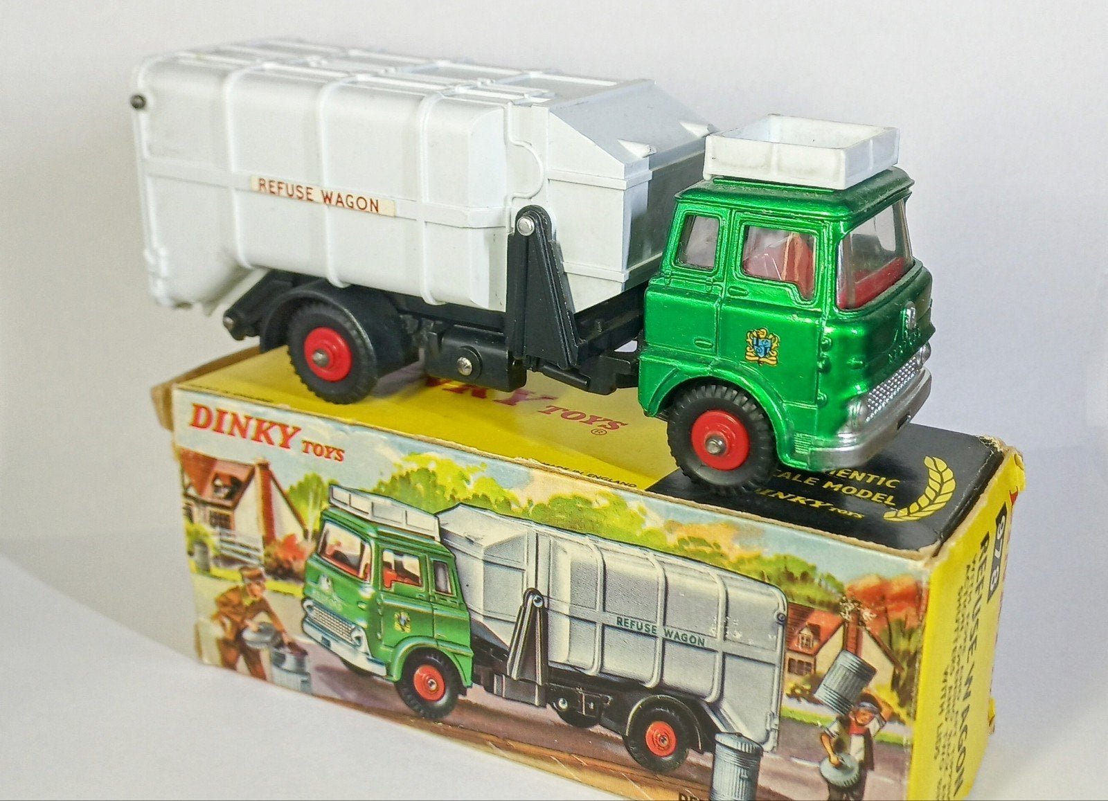 Dinky Toys Bedford Refuse Wagon 1967 - Mint staat 1:43, Ophalen of Verzenden, Zo goed als nieuw