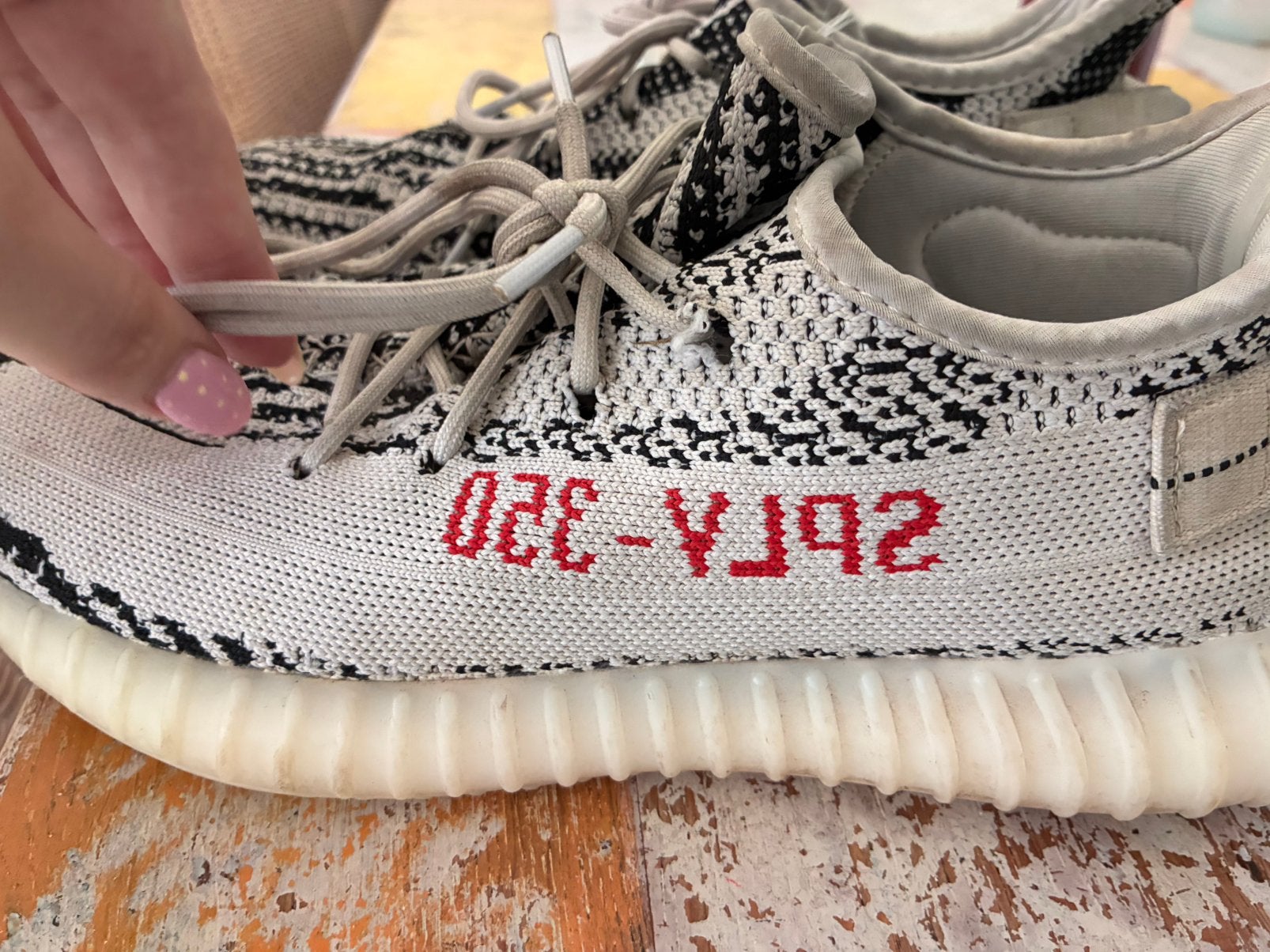 Dupe, adidas yeezy boot zebra maat 44, Kleding | Heren, Schoenen, Verzenden, Zo goed als nieuw, Zwart, Boots