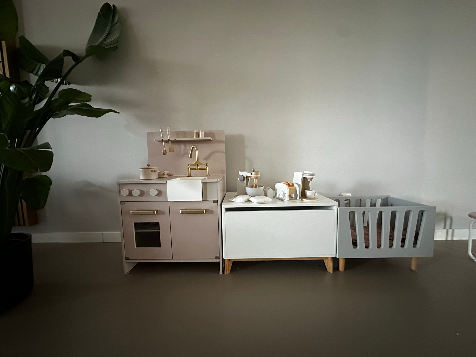 Speelkeuken, kastje en poppenbedje Petite Amélie & Done by D, Ophalen, Zo goed als nieuw, Overige typen