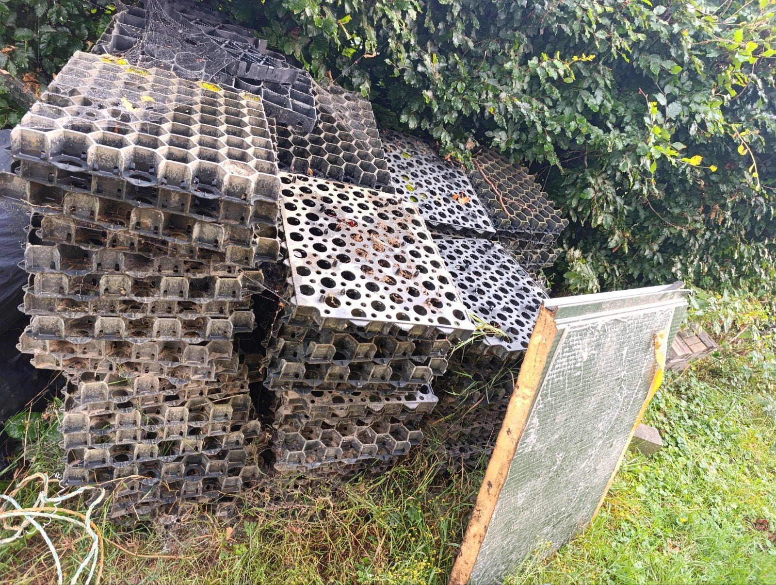 Roosters, Toebehoren