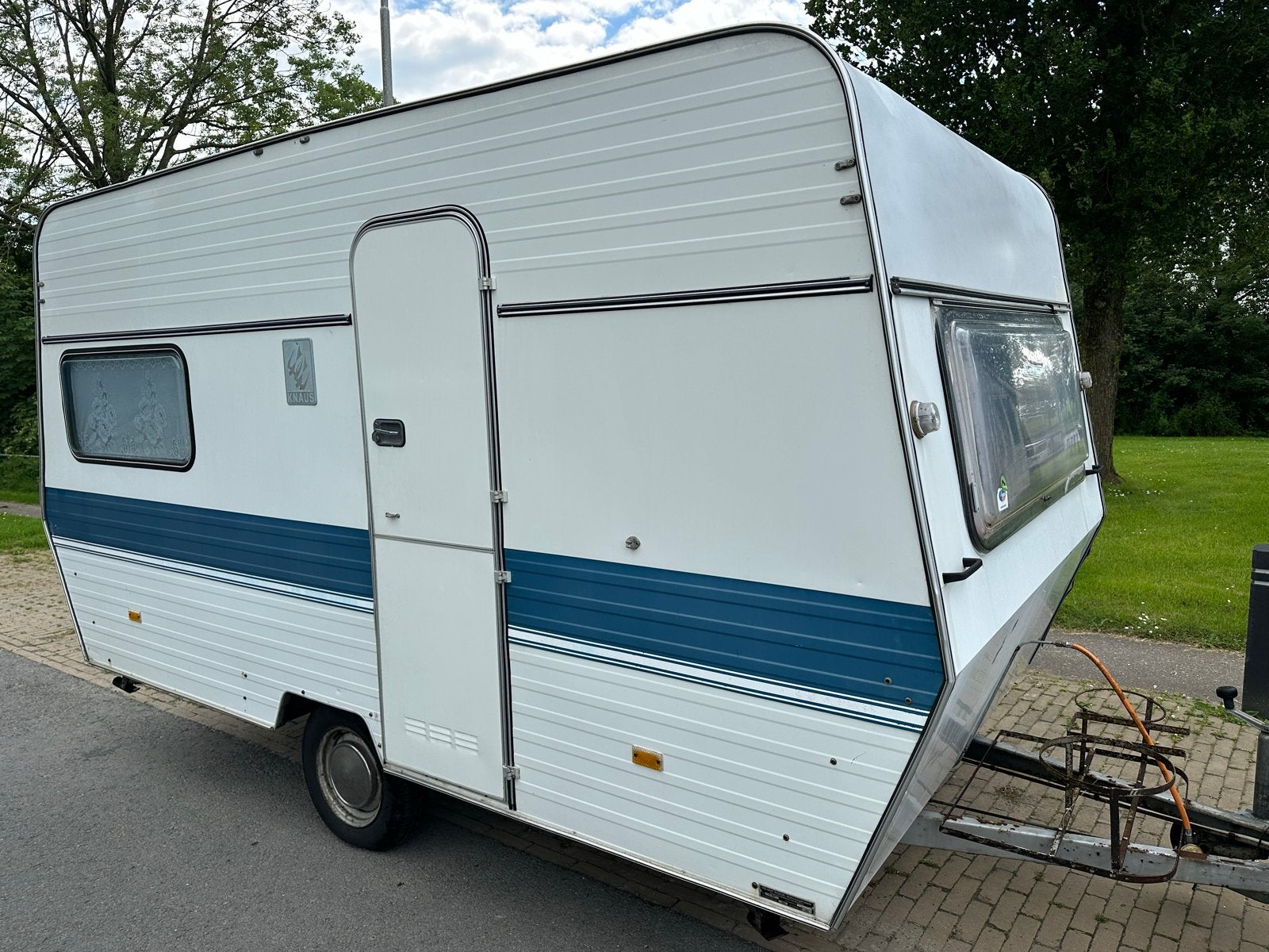 Nette oldtimer Knaus Komfort 400 caravan met voortent, Caravans en Kamperen, Caravans, Rondzit, Bedrijf, 500 - 750 kg, Knaus