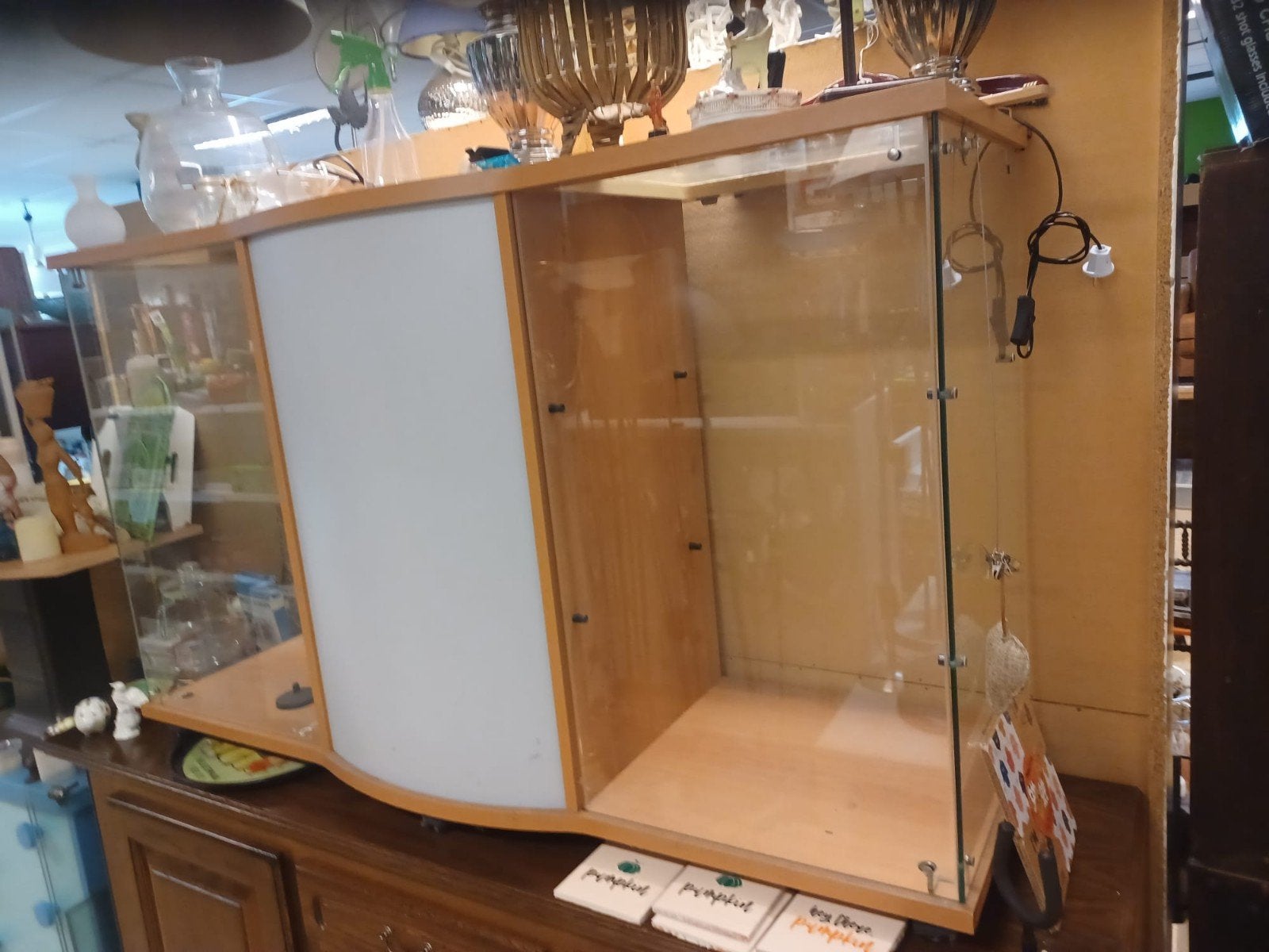 mooie   vitrine, Ophalen, Zo goed als nieuw, 25 tot 50 cm, 50 tot 100 cm