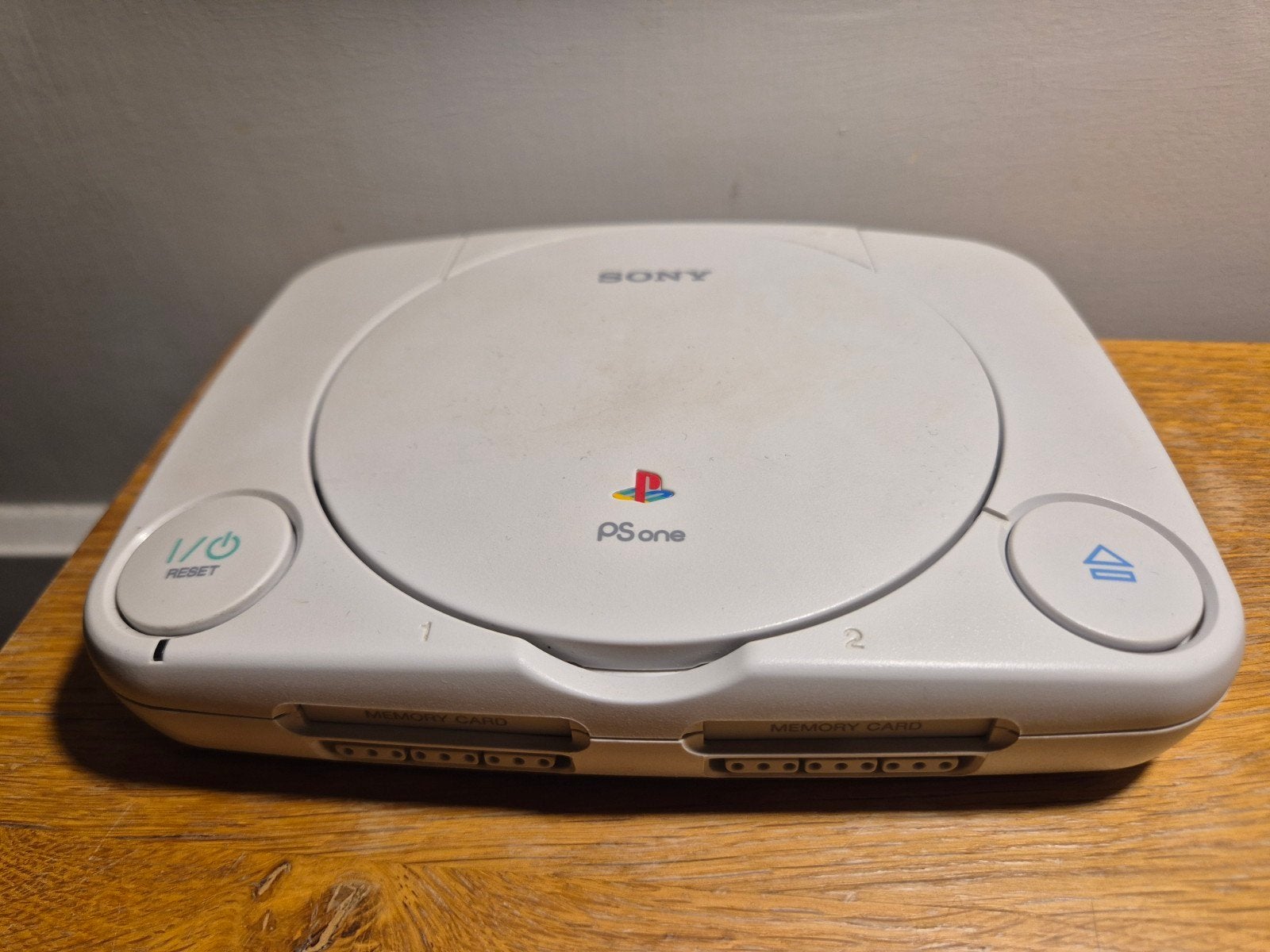 PlayStation 1 zonder kabels of controller, Spelcomputers en Games, Ophalen of Verzenden, Zo goed als nieuw, Met 1 controller