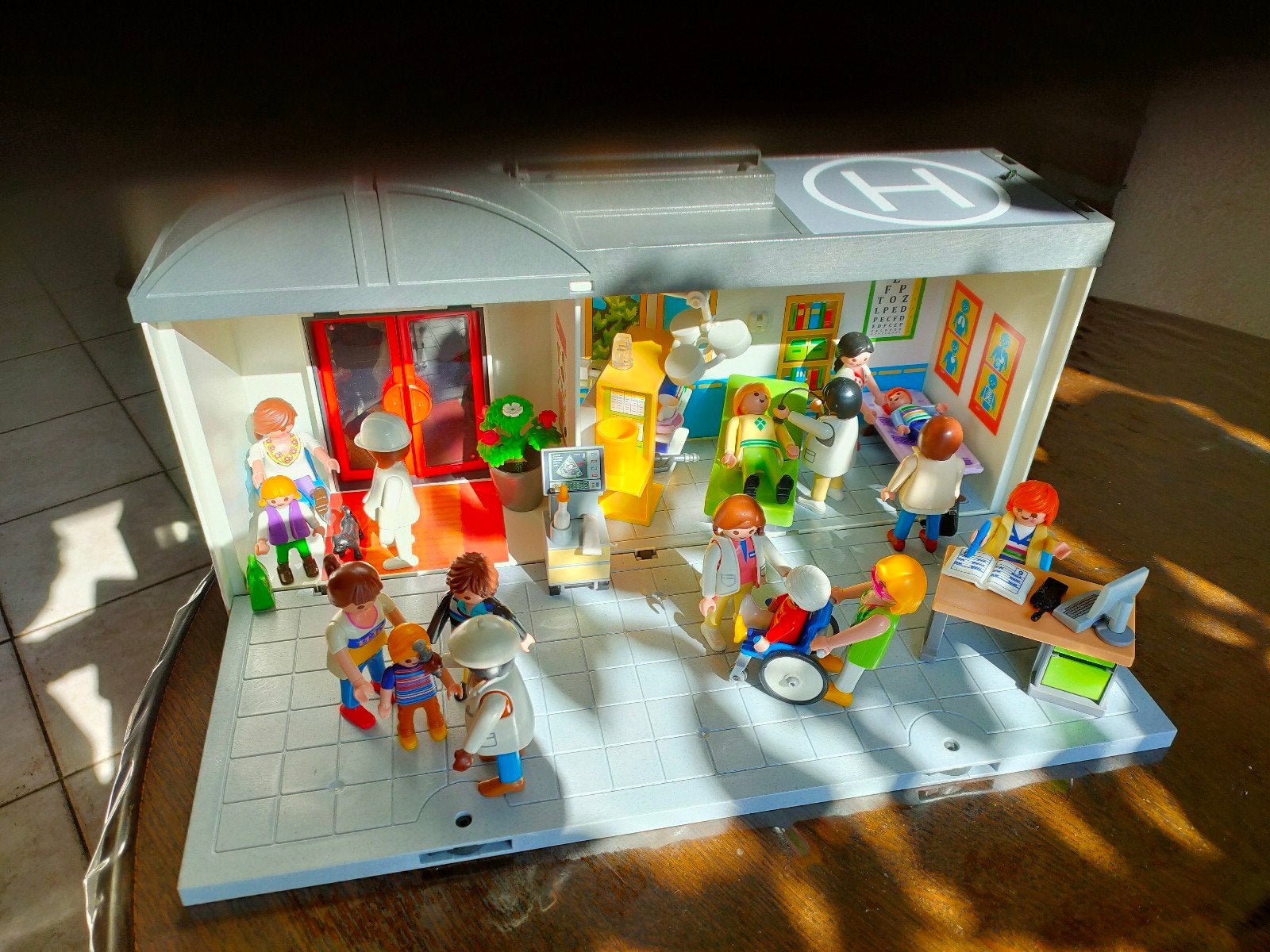 Playmobil meeneem ziekenhuis met helikopter, Ophalen of Verzenden, Zo goed als nieuw