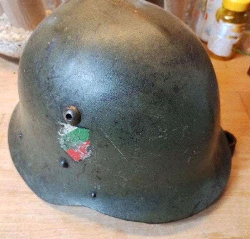 Bulgarije M36 Helm met Decal WW2 WO2, Verzamelen, Ophalen of Verzenden, Duitsland, Helm of Baret