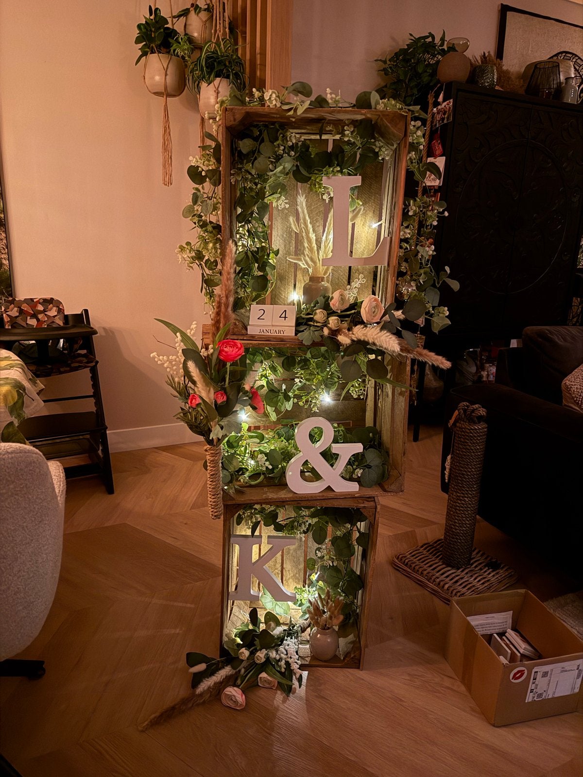 Trouwdecoratie: Houten kratjes met initialen en licht, Ophalen of Verzenden, Zo goed als nieuw, Bruin, Accessoires