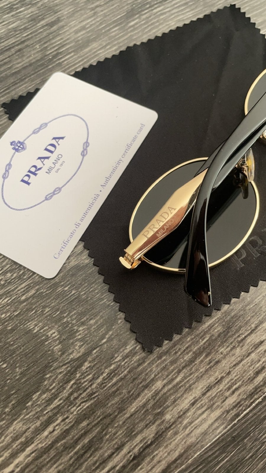 Prada zonnebril, Ophalen of Verzenden, Zo goed als nieuw, Zwart, Prada