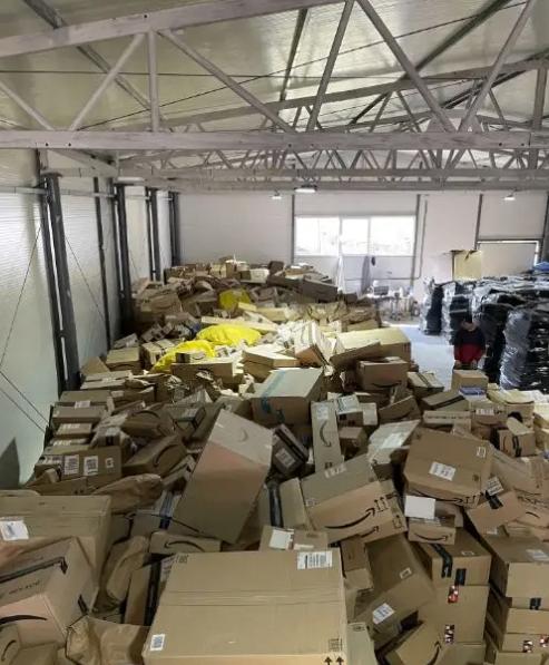 a restpartij  RETOURPAKKETTEN BESCHIKBAAR KLEDING pallet, Diversen, Rommelmarktspullen, Nieuw, Ophalen