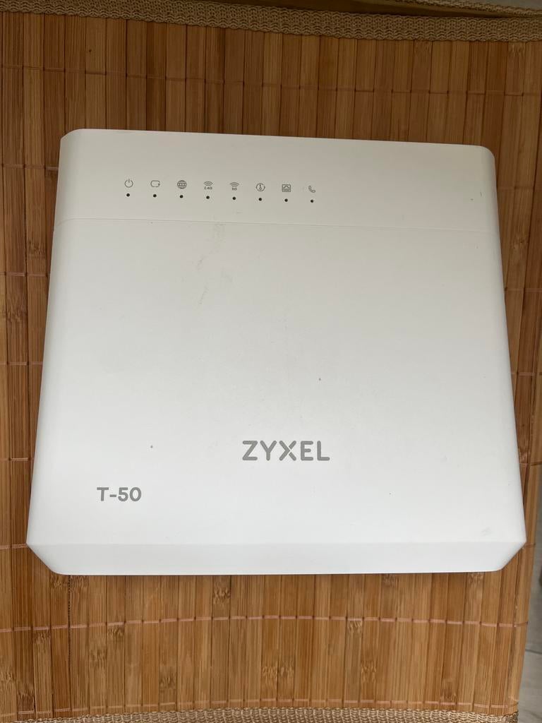 Zyxel T-50 Router met modem - Zo goed als nieuw, Computers en Software, Routers en Modems, Zo goed als nieuw, Router met modem