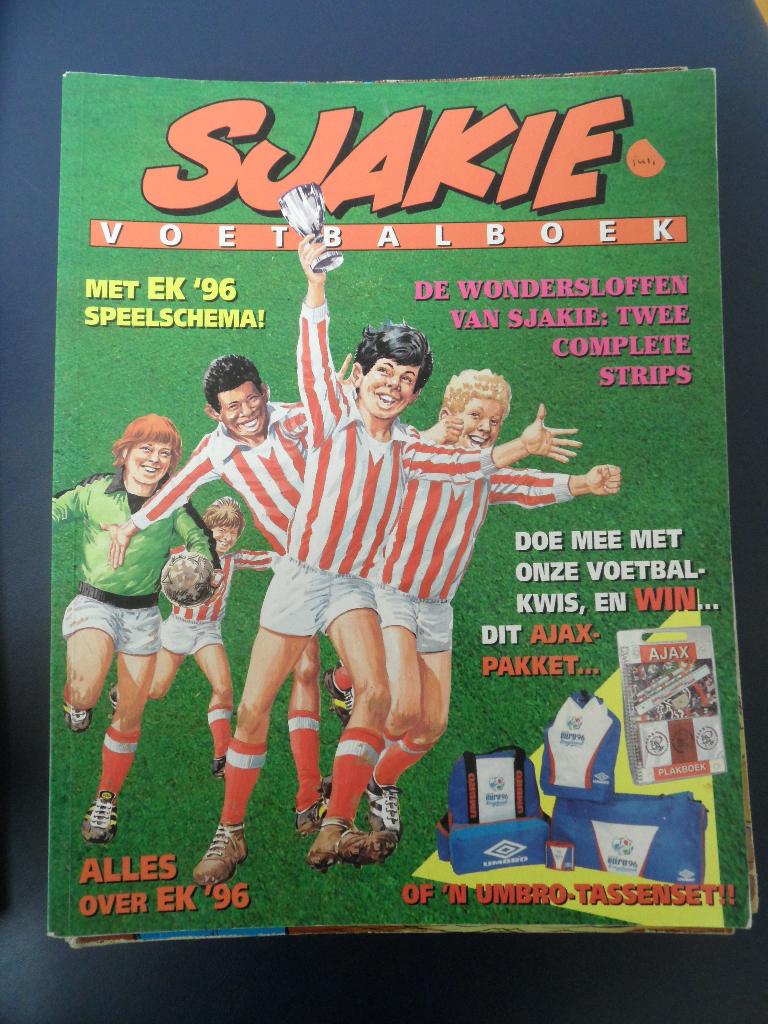 Sjakie. Voetbalboek. 2 strips in 1. Met EK 96 speelschema., Boeken, Eén stripboek, Ophalen of Verzenden, Gelezen