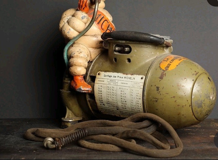 gezocht Antieke Michelin bandenpomp slang  - compressor, Ophalen of Verzenden