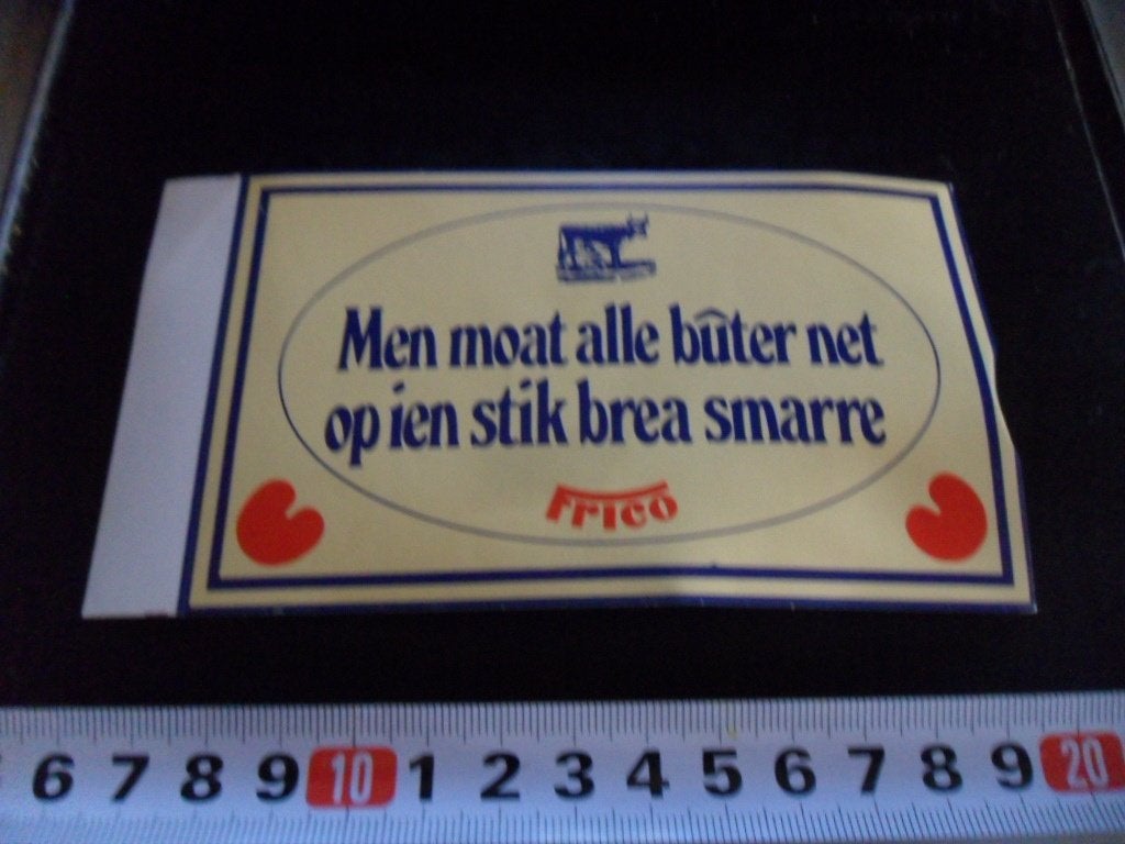 sticker FRICO Men moat alle bûter net op ien stik brea smarr, Ophalen, Zo goed als nieuw