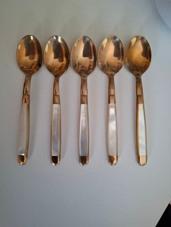 Vintage goudkleurige lepels met parelmoer/kunststof inleg, Ophalen of Verzenden