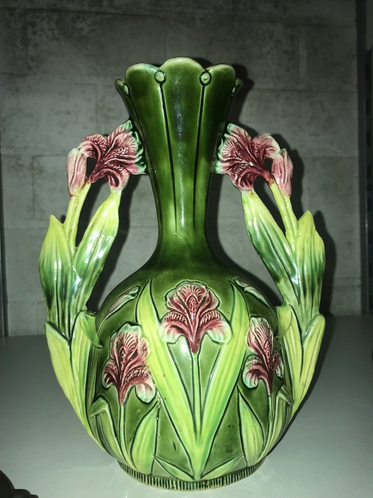 Antieke Art Nouveau Majolica Iris Vaas - Groen Keramiek, Ophalen of Verzenden