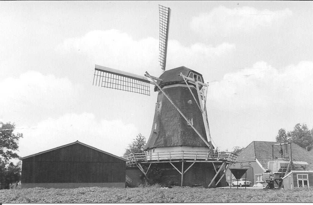 Ansichtkaart korenmolen "De Hoop" Wachtum, foto juli 1975, Ophalen of Verzenden, 1960 tot 1980, Ongelopen, Drenthe