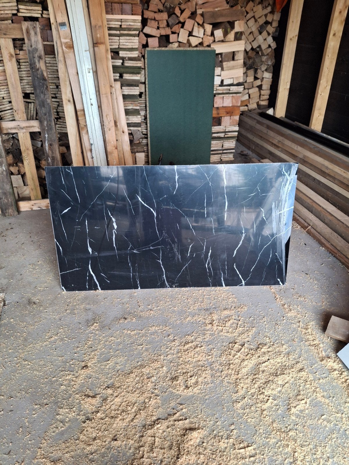 2 kunststof wandpanelen wit en zwart, Doe-het-zelf en Verbouw, Platen en Panelen, Ophalen
