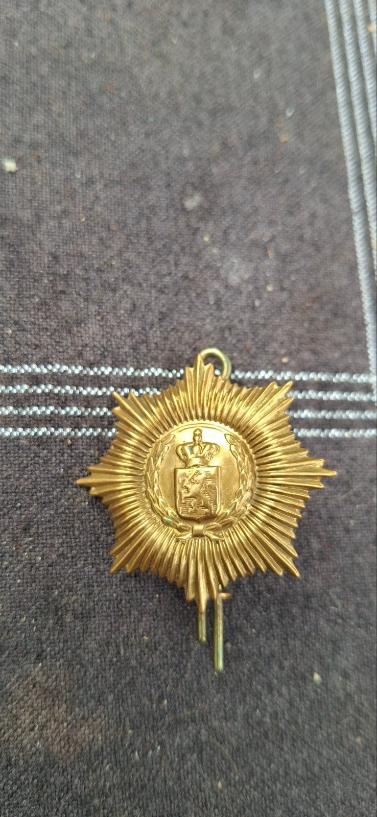 Originele KNIL Helmplaat Model 1894 (Helmhoedzon) - Topstaat, Verzamelen, Militaria | Algemeen, Ophalen of Verzenden, Landmacht