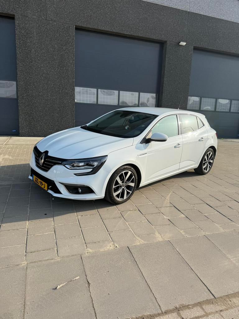 WEEKENPRIJS Renault Mégane 1.2 GT-Line TCe 130pk EDC 2017, Zwart, 4 cilinders, 665 kg, Particulier